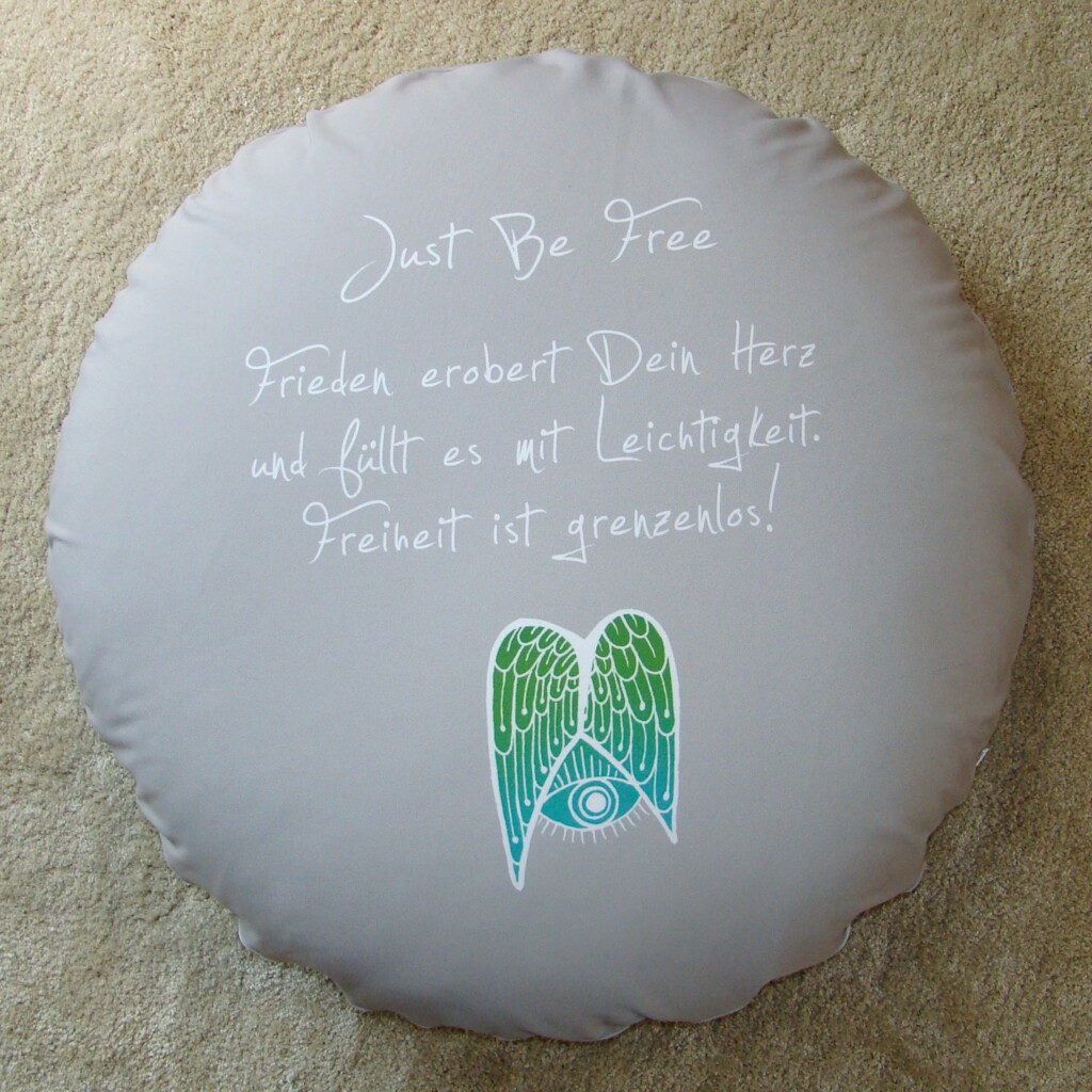P 2 4 2 242 Just Be Free Pouf